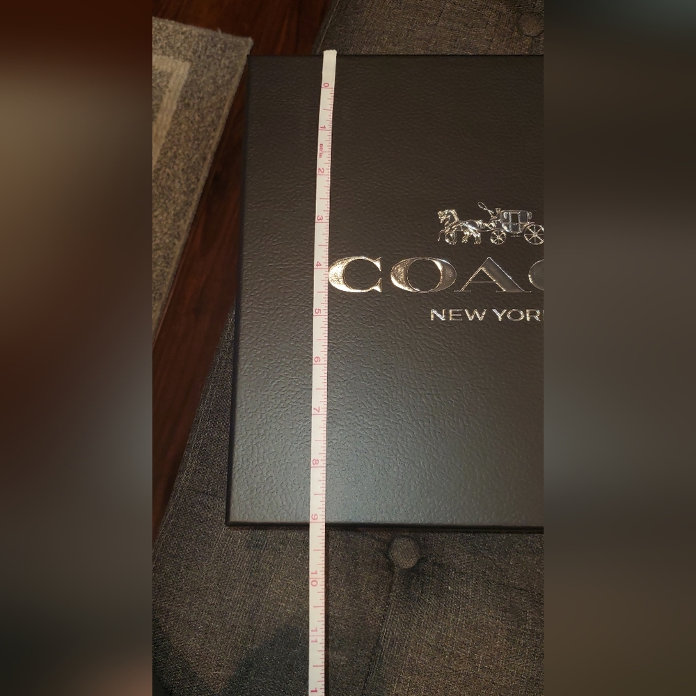 COACH Box. - Picture 2 of 4